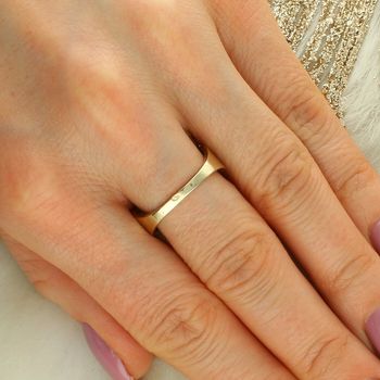 Złoty pierścionek damski wysadzany cyrkoniami z ażurowym greckim wzorem. Elegancka biżuteria z kolekcji Eternity – idealny prezent dla kobiety.6.jpg